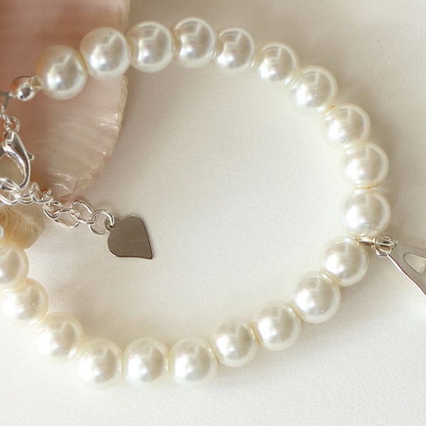 Flower girl pearl bracelet, personalized flower girl bracelet, jr bridesmaid gift, wedding gift, first pearl bracelet, little girl bracelet