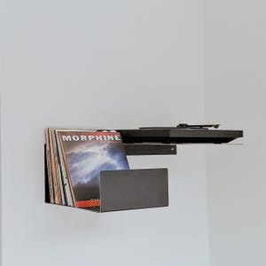 Flytande skivspelare i stål: Industriell förvaring av vinylskivor