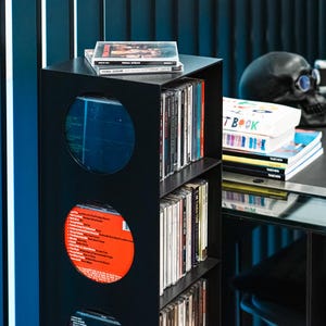 Förvaringstorn i metall för CD: Modernt minimalistiskt displayställ