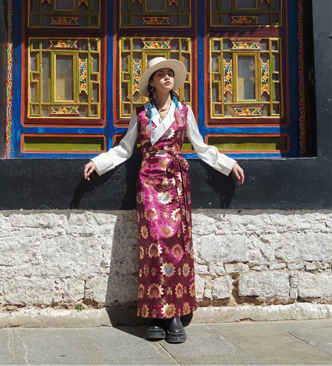 Young Tibetan women in traditional dress are seen before the opening...  News Photo - Getty Images