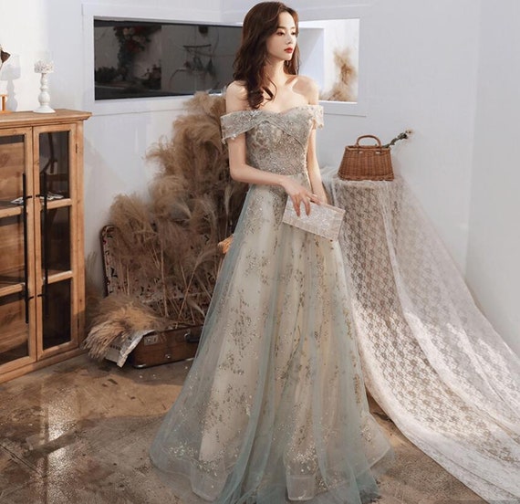Party Dresses YALIN Formal Deep V Neck Backless Cocktail Dress Length Grey  Tulle Prom Short Beadings Lace Graduation Gown From Gaietyerson, $79.59 |  DHgate.Com
