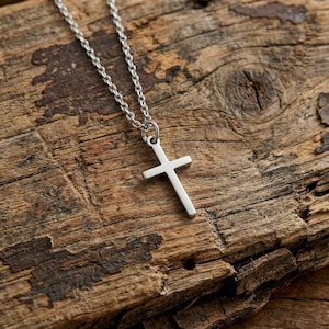 Sierlijke kruisketting, religieuze ketting, sierlijke kruisketting dames, kleine kruisketting, minimalistische kruisketting, religieuze sieraden