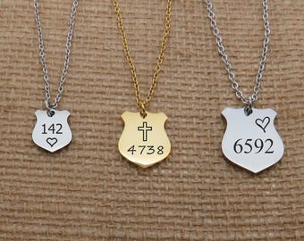 Abzeichen Nummer Schmuck, Polizei Frau Abzeichen Halskette, Polizist Abzeichen Geschenke, Abzeichen Nummer Halskette, Stellvertretende Frau Abzeichen Halskette