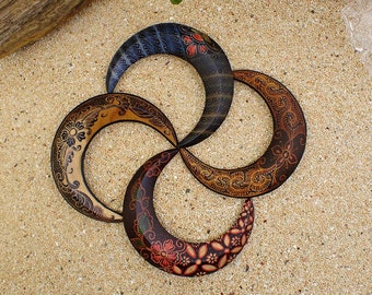 Épingles à cheveux croissant de lune en bois avec dessin batik à la main, épingles à cheveux, accessoires pour cheveux, choisissez votre couleur !