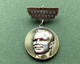 Cosmonaut Yuri Gagarin Pin. Space. Vintage collectible badge, Made in USSR /А6