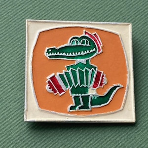 Genaspeld krokodil. Vintage sovjetspeld om te verzamelen, gemaakt in de USSR