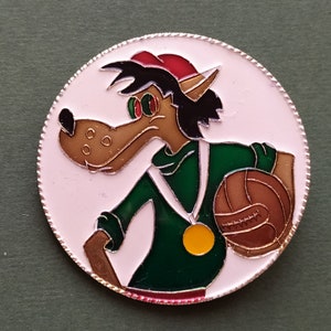 ZELDZAME Wolf voetballer, Nu Pogodi Pin. Vintage Russische Sovjet-pin, badge, dier, kinderen, gemaakt in de USSR