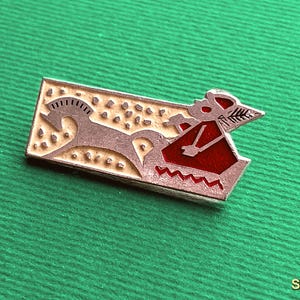 SÄLLSYNT Gott Nytt År, Jultomten Pin. Vintage sovjetiskt märke, Tillverkad i Sovjetunionen