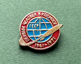 First Man in Space Badge. Vintage collectible badge. Made in USSR  A6