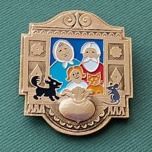 RZADKA Rzepa Rosyjska ludowa przypinka. Zabytkowa kolekcjonerska dziecięca radziecka przypinka, Wyprodukowano w ZSRR, lata 80. XX wieku А3