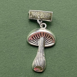 ZELDZAME paddestoelspeld. Vintage Sovjet-pin А10