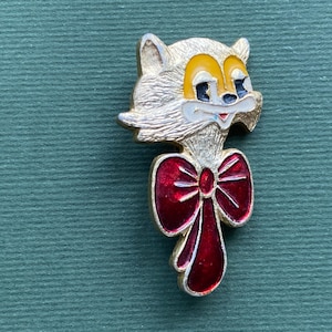 Pin z kotem Leopoldem. Vintage radziecka szpilka kot, Vintage radziecka metalowa szpilka, Wyprodukowano w ZSRR, lata 80. leopold А3