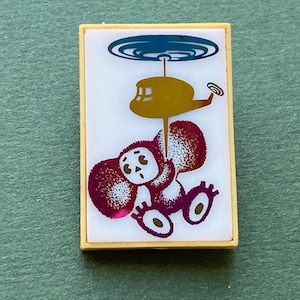 RZADKA Cheburashka od Helicopter Pin. Zabytkowa kolekcjonerska dziecięca radziecka przypinka, wyprodukowana w ZSRR A7
