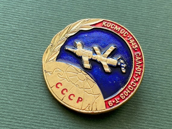 Cosmos - 1443. Salyut 7 Pin. Space, Soviet Pin, C… - image 3