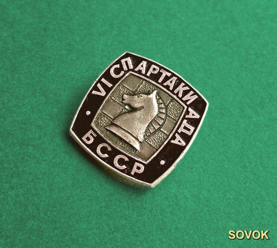 RARE Chess Pin. 4 Chess Games in Belarus. Vintage collectible badge, Soviet Pin USSR View 3