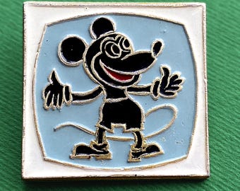 Mickey Mouse Pin. Vintage collectible soviet pin badge, USSR А12