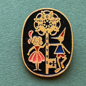ZELDZAME gouden sleutelpin. Kinderbadge. Vintage verzamelbadge А7