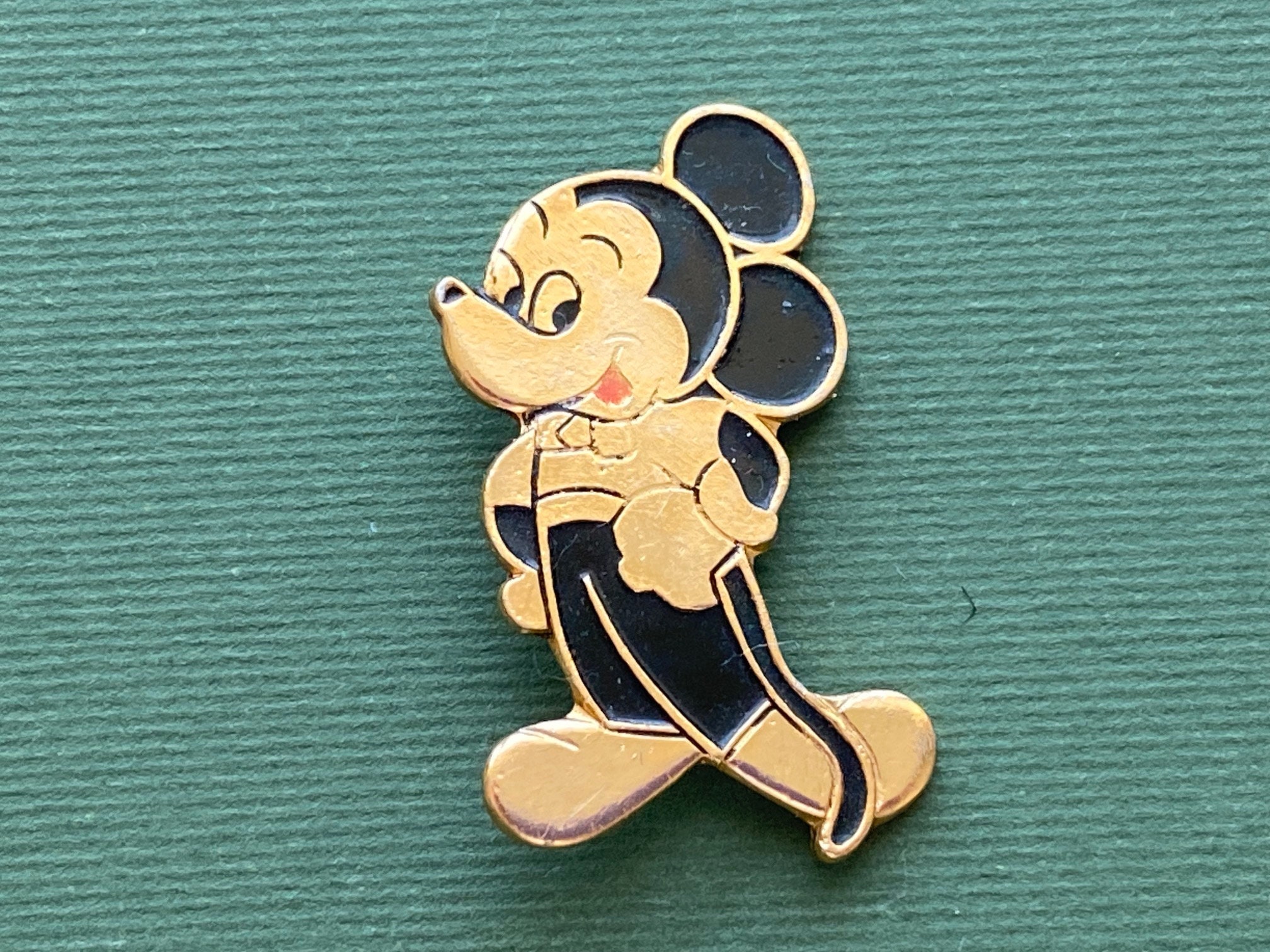 ミッキーマウスのピンバッジ。希少なヴィンテージのコレクターズ