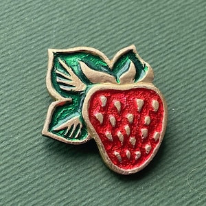 Strawberry Pin. Vintage metal collectible badge, Made in USSR A8