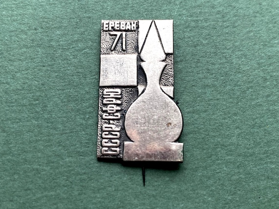 RARE Chess match. Yerevan 1971. Queen Pin. Sport Chess Collectible. Vintage badge