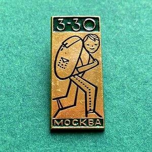 Tourist. Boy with Backpack Pin. Vintage soviet badge А2