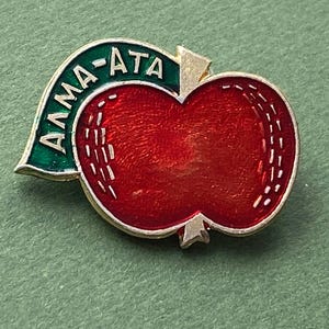 Apple Pin. Vintage metal collectible badge, Made in USSR А8