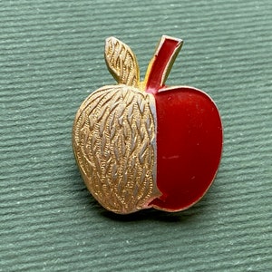 RARE Apple Pin. Vintage metal collectible badge, Made in USSR А1