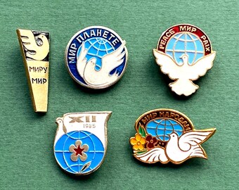 Peace, Friendship Pin. Vintage metal collectible badge, A5
