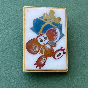 Cheburashka rara con pin de regalo. Insignia de pin soviética coleccionable antigua para niños, fabricada en la URSS A8