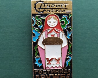 Matryoshka. Tourist Pin. Rare Vintage collectible badge, Russian folk art. Vintage collectible badge А10