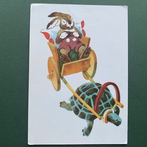 V. Tynisson - « Lièvre et tortue », carte postale, Riga. 1957