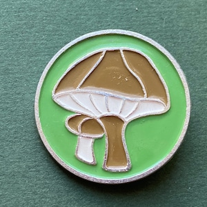 Pin z grzybami. Odznaki dla dzieci, Vintage radzieckie odznaki А2
