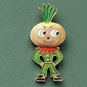 Pin Cipollino RARO. Insignia coleccionable antigua, pin soviético, Unión Soviética, URSS A10