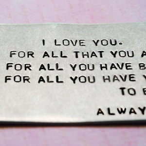Carte portefeuille personnalisable - Je t'aime pour tout ce que vous êtes... pour toujours - Aluminium avec découpe en forme de coeur, estampé à la main