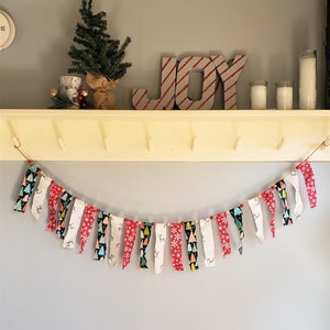 Christmas Fabric Garland - Scrap Tie Garland, Holiday Mantle Decor - Rag Tie Banner - Photo Prop, Red Green White Fabric , 4 Foot Length