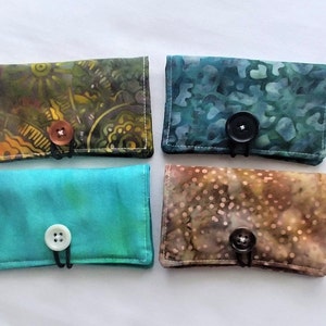 Batik Stoff Portemonnaie- Visitenkarten, Geschenkkarten, Id Cards, Kreditkarten, Bi-fold Wallet, Damen Stoff Portemonnaie von LunarLotusDesign auf Etsy