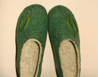 Green fleted slippers for men