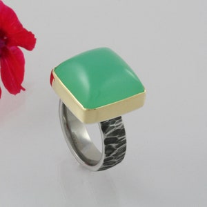 18K Gold and Stainless Steel Chrysoprase Ring image 1