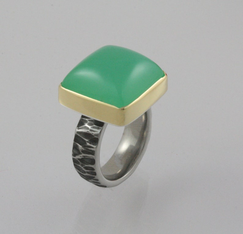 18K Gold and Stainless Steel Chrysoprase Ring image 2