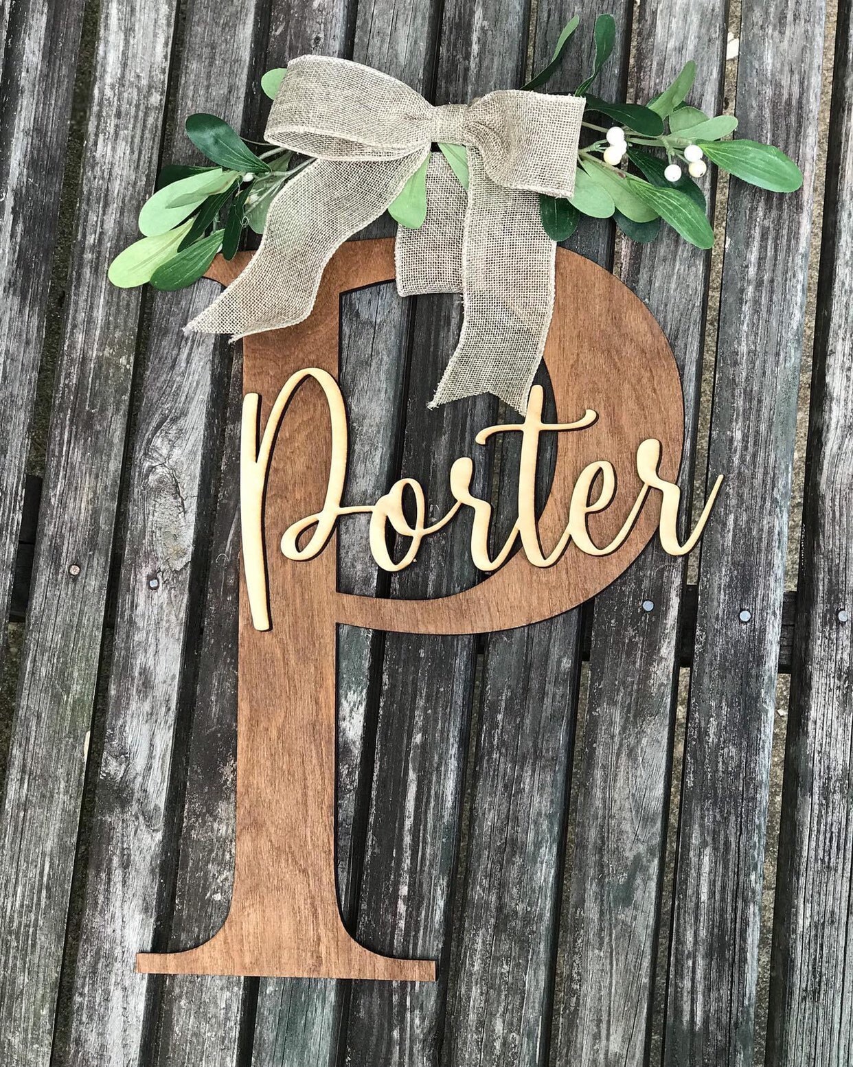 Colgador de la puerta del nombre del monograma de madera con | Etsy