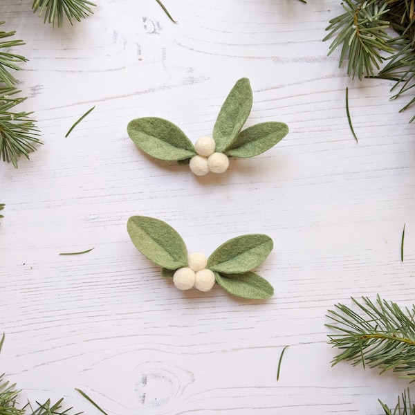 Christmas Mistletoe Hair Clip, Christmas Girl Gift, Novelty Hair Clip, Festive Head piece, Felt Flower Barrette