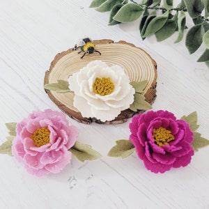 Pince à cheveux fleur en feutre, barrette à cheveux pivoine rose, épingle à cheveux florale printanière, cadeau petite fille, morceau de cheveux fantaisiste, bandeau de demoiselle d&#39;honneur