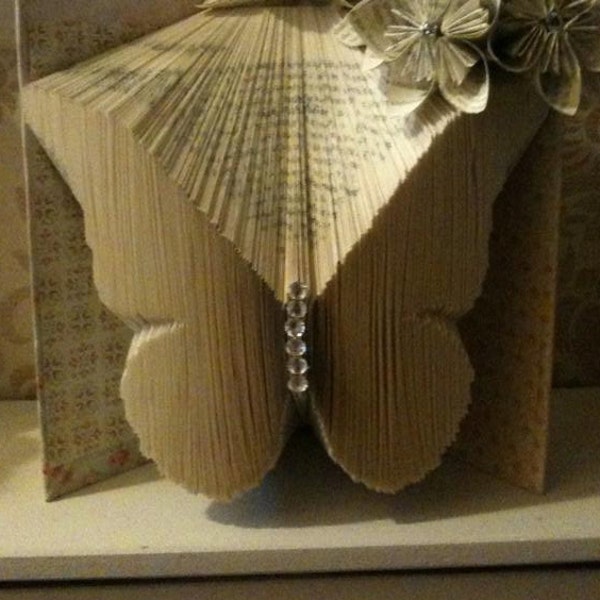 Book Folding Pattern for a Beautiful Butterfly +FREE TUTORIAL