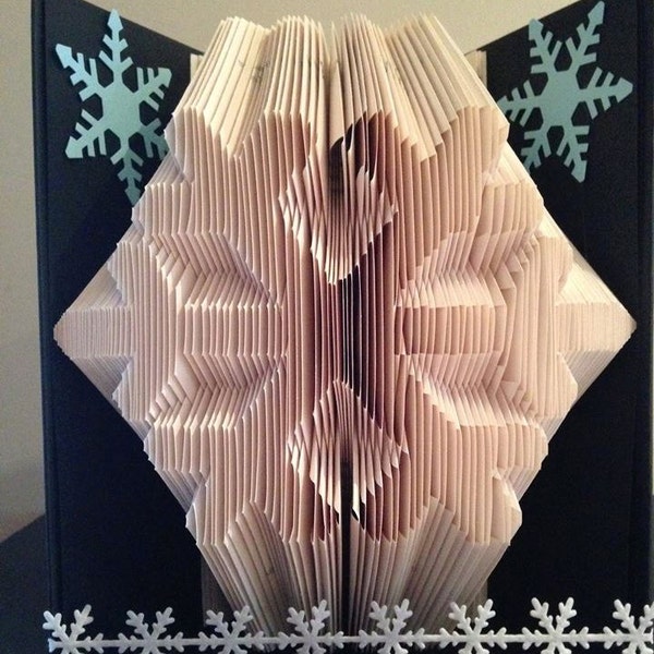 Book Folding Pattern for a Snowflake ~ Winter ~ Christmas +FREE TUTORIAL