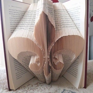 Book Folding Pattern for &quot;Fleur De Lis!