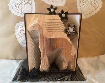 Book folding pattern for a "Greyhound" +Free tutorial