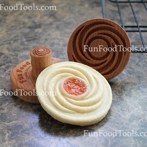 Spiral Wreath 2.5 inch Wood Cookie Stamp Mold CS-078