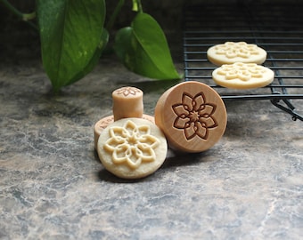 Flower Star 1.6 inch Mini Wood Cookie Stamp Mold CSm-003