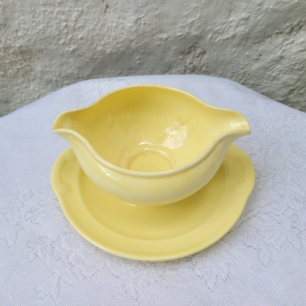 Lu-Ray Pastels Yellow Gravy Boat, TS & T, Taylor Smith and Taylor, USA, Vintage Serving Dish