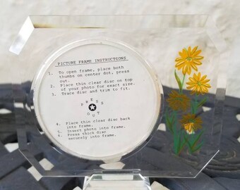 CLEARANCE Daisy Picture Frame, Vintage Small Clear Beveled Plastic Floating Photo Picture Holder, Tabletop Frame, Press Out Round Disk